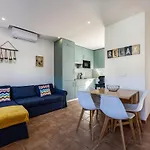 House * Салема